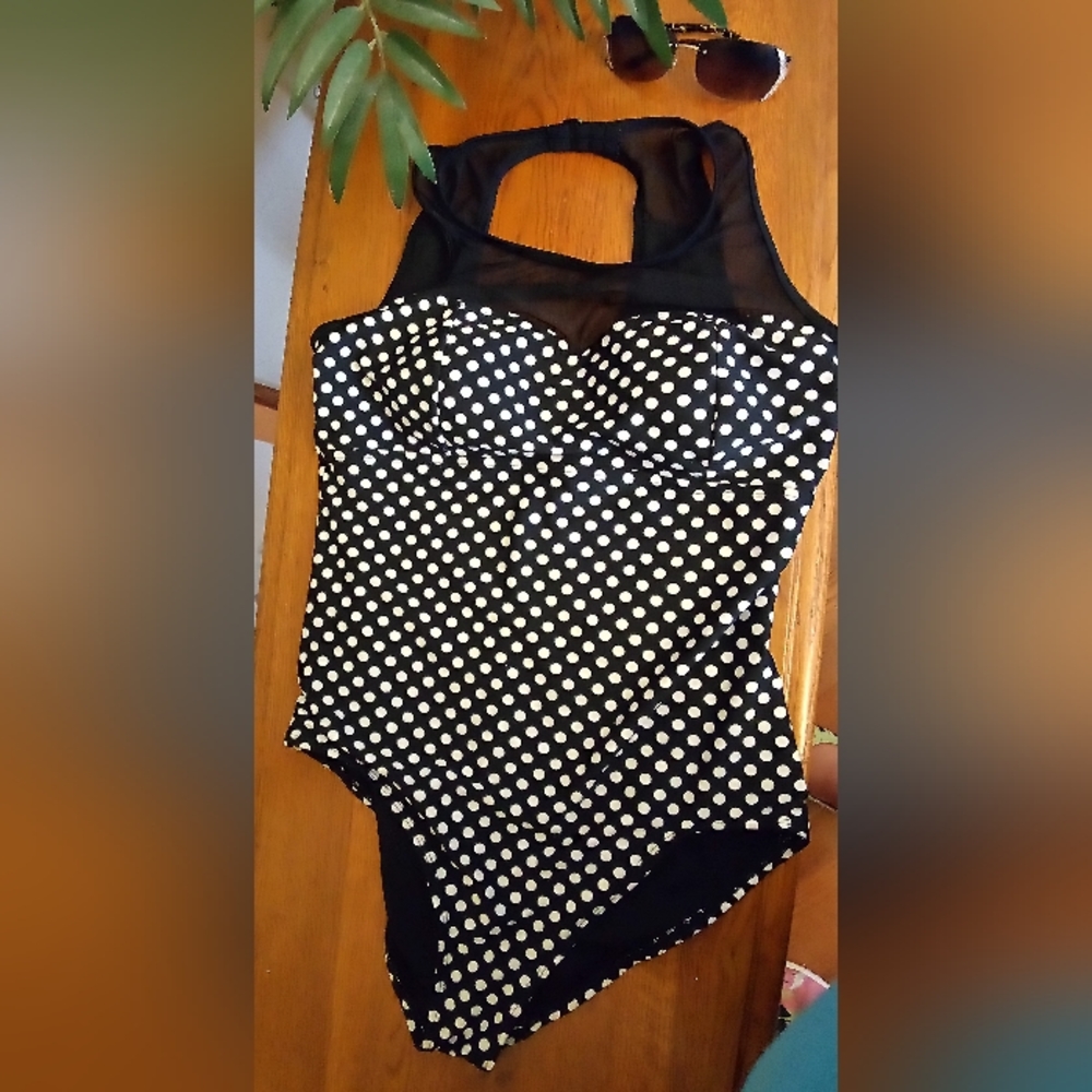 One piece swimwear